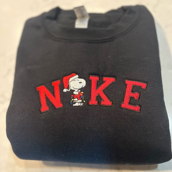 Embroidered Nike Snoopy Christmas Graphic Crewneck - Picture 4 of 5